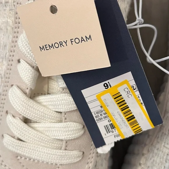 Universal Thread Cream Athletic Shoe NWT - Picture 5 of 6